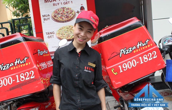 Đồng phục các thương hiệu đồ ăn nhanh - Nhân viên marketing Pizza Hut