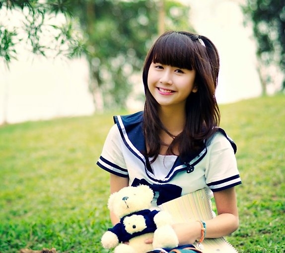 Thời trang hot girl Quỳnh Anh Shyn với đồng phục học sinh thời còn đi học 