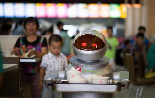 Nhà hàng kỳ quặc với robot