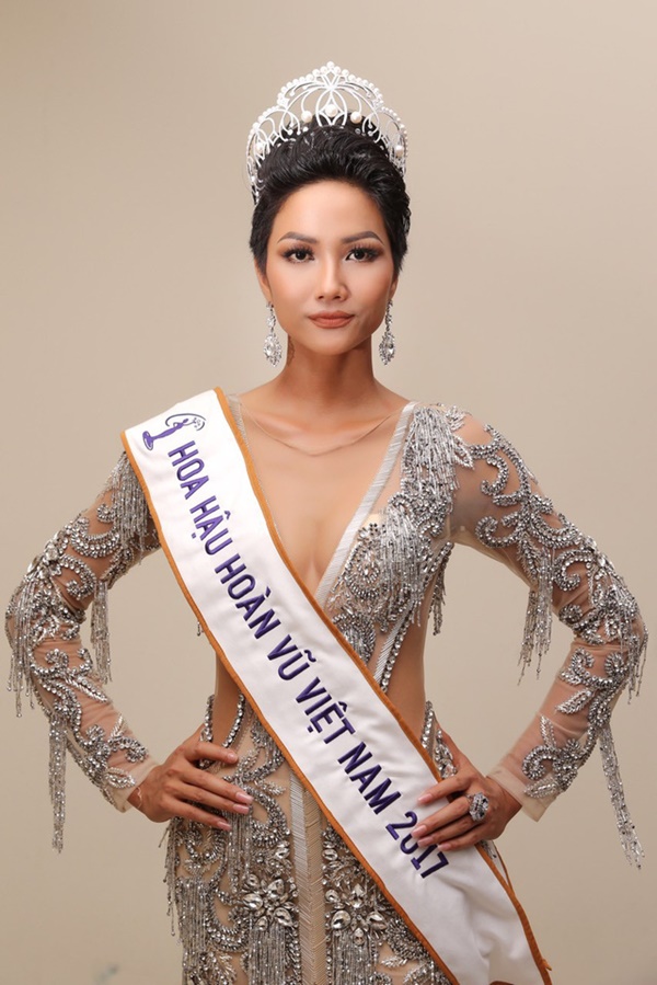 Hoa hậu H’hen Niê sẽ chính thức trở thành đại diện của Việt Nam tham gia cuộc thi trên đấu trường quốc tế “Miss Universe  - Hoa hậu Hoàn vũ 2018” được tổ chức vào khoảng cuối năm.