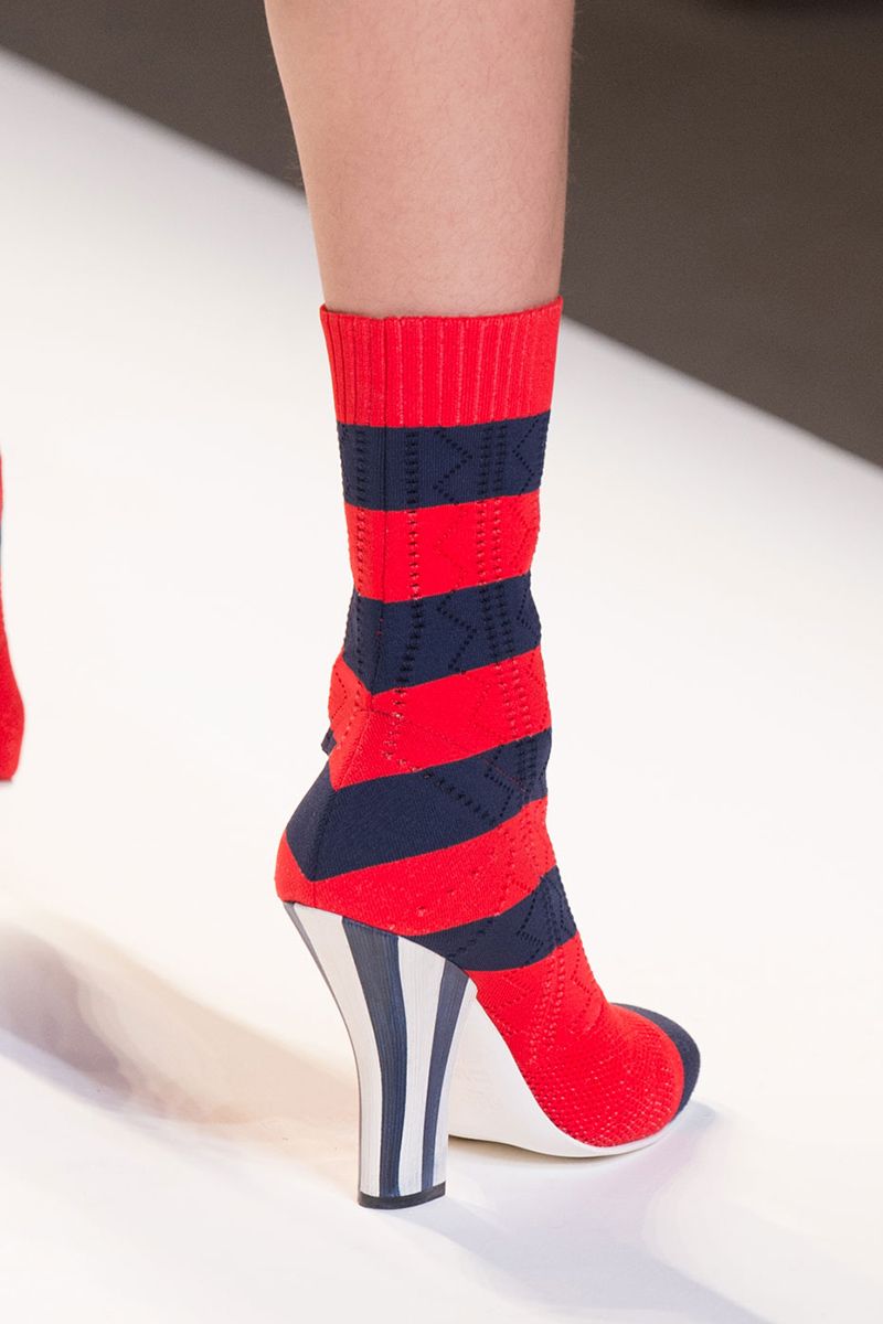 Thiết kế "boot socks" đình đám mùa Xuân/Hè 2017 của Prada dẫn đầu xu hướng giày cao gót nữ 2018