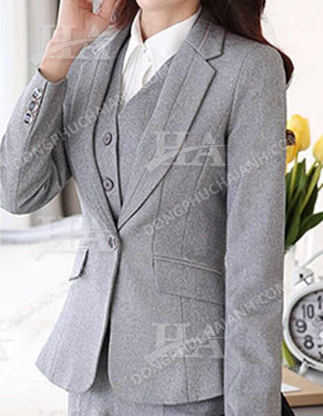 Mẫu đồng phục áo gile nữ công sở ngắn tay kết hợp với áo vest nữ công sở