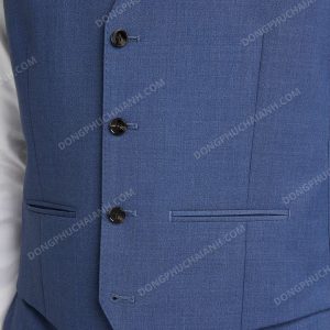 Cách phổ biến nhất khi sử dụng áo gile nam công sở là kết hợp cùng áo sơ mi.