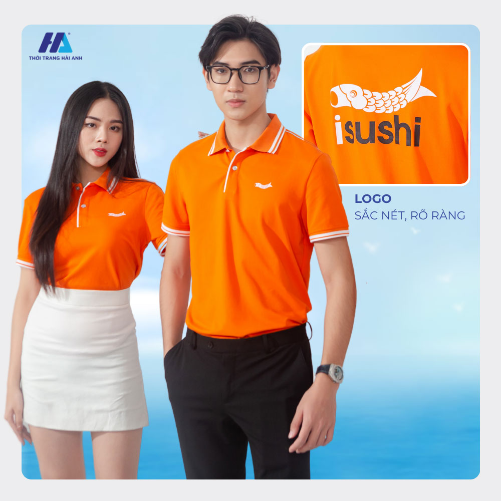 Hình in logo nổi bật trên áo đồng phục giúp thể hiện hình ảnh doanh nghiệp