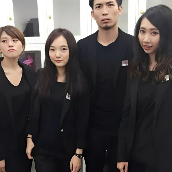 đồng phục nhân viên Zara tại Hàn