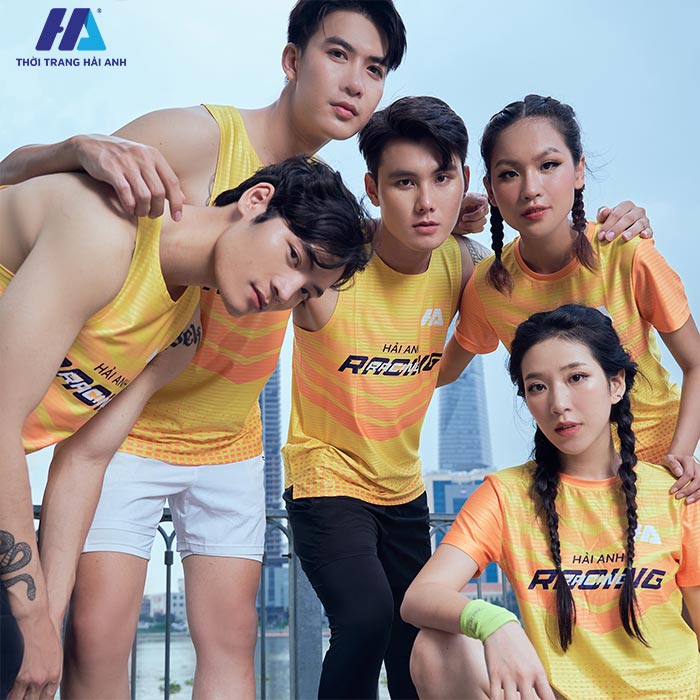 Đồng phục công ty màu vàng giúp nâng cao tính nhận diện thương hiệu