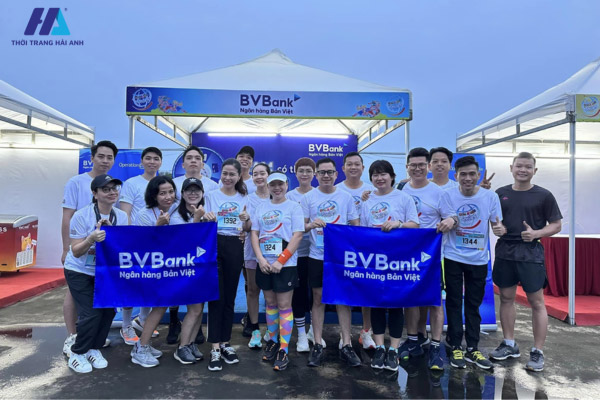 Đồng phục áo cổ tròn teambuilding ngân hàng Bản Việt Bank trẻ trung