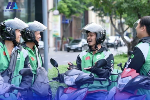 Đồng phục tài xế Gojek với gam màu xanh - đen đặc trưng