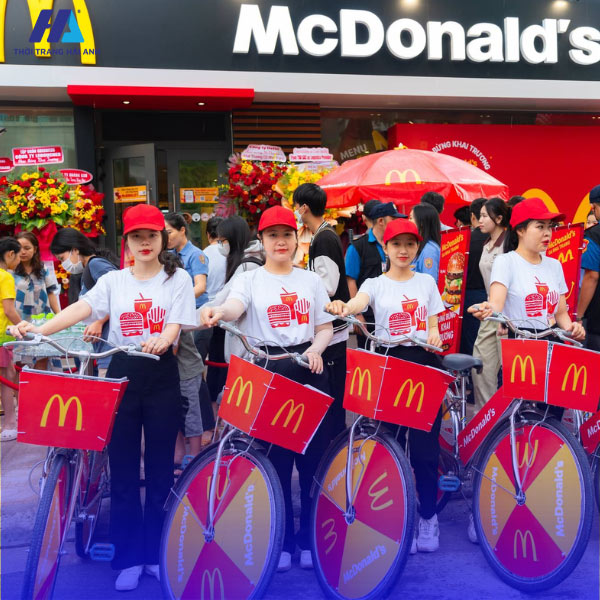 Đồng phục team building MCDonald's thiết kế độc đáo và ấn tượng