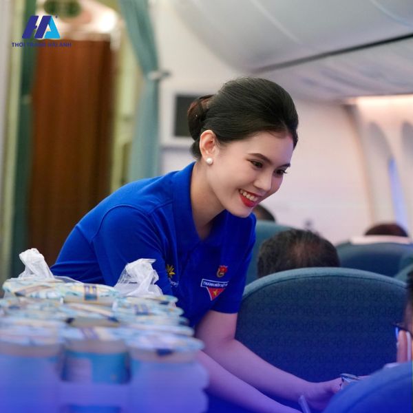 Đồng phục Vietnam Airlines được may bằng vải chất liệu cao cấp, tôn vóc dáng người mặc