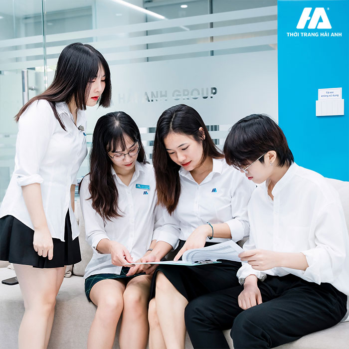 Những ý nghĩa của việc sử dụng đồng phục công ty màu trắng