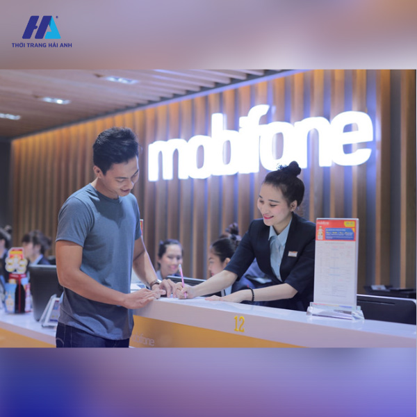 Áo vest đồng phục nhân viên Mobifone các chi tiết cúc áo, túi và đường may được hoàn thiện tỉ mỉ, tinh xảo