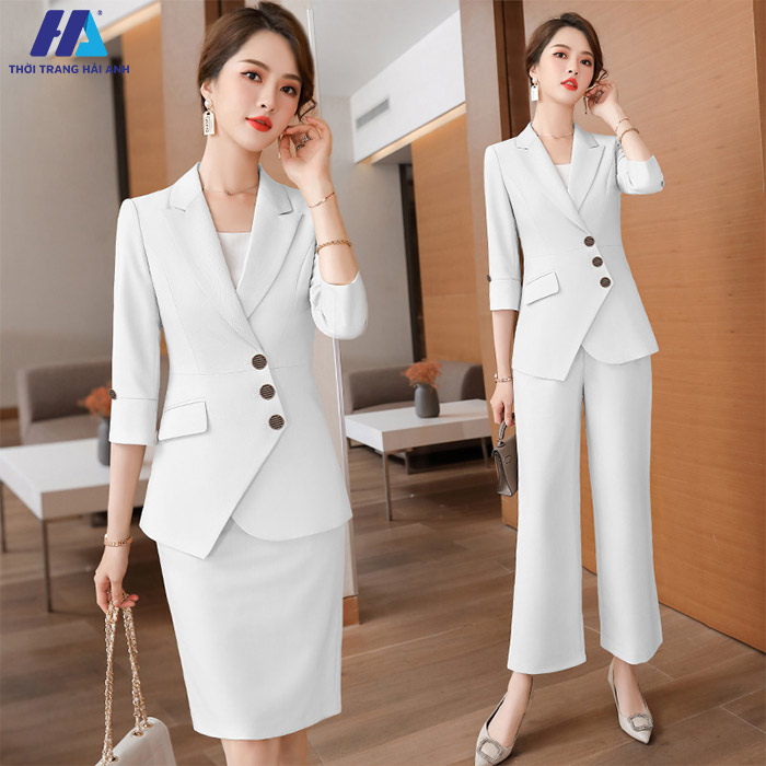 Sang trọng và lịch lãm với set đồng phục màu trắng
