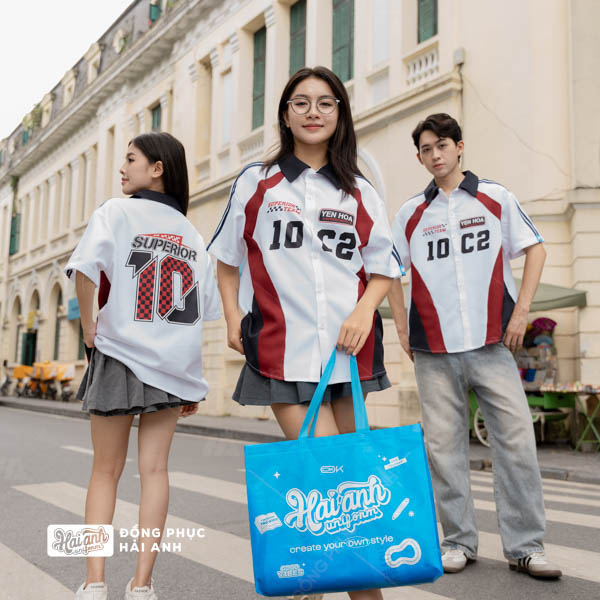 Cách pha phối màu sắc đầy độc đáo của mẫu áo sơ mi oversize Swagger