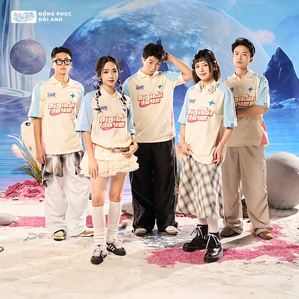 Thiết kế cổ V phối màu xanh heaven trên áo lớp polo oversize Unite