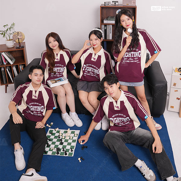 Lưu lại những công thức phối đồ với áo lớp Hải Anh Cheerful đỏ mận