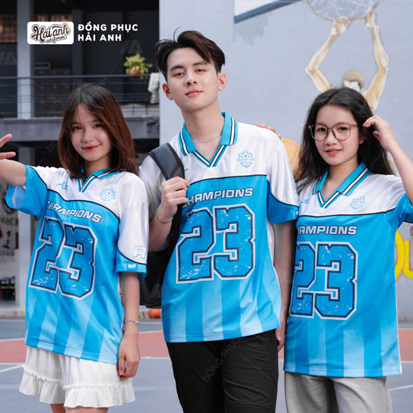 Thiết kế form áo polo oversize cổ V năng động, cá tính