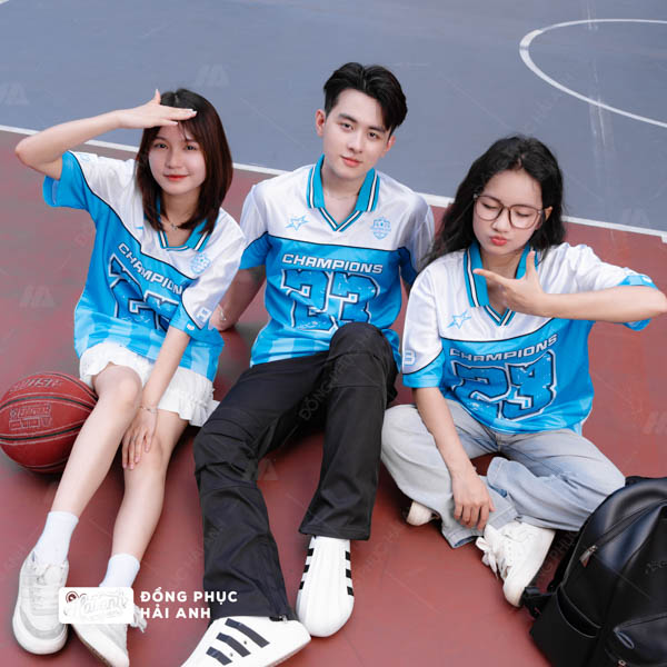 Cách pha phối màu sắc độc đáo của mẫu áo đồng phục lớp oversize Classmate màu ya