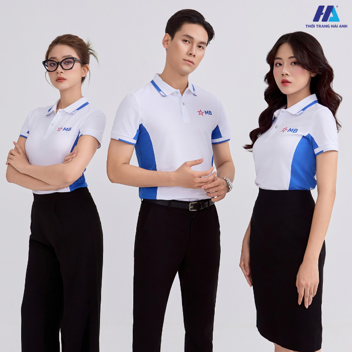 Gợi ý outfit với áo thun đồng phục màu trắng phối thân bích lợt