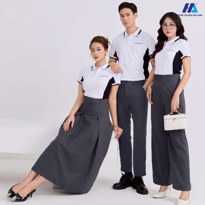 Phối đồ lịch sự với áo đồng phục màu trắng thân đen