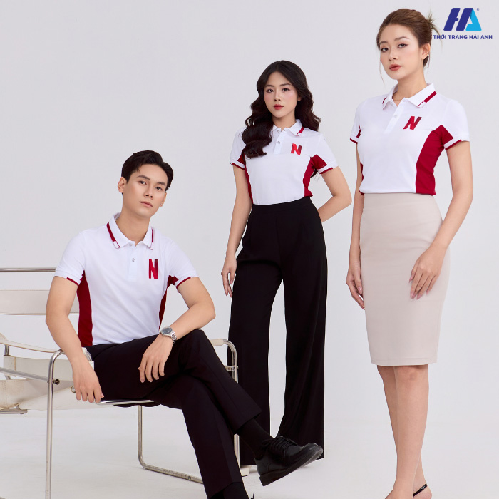 Gợi ý phối đồ đa dạng với áo thun đồng phục màu trắng phối thân đỏ