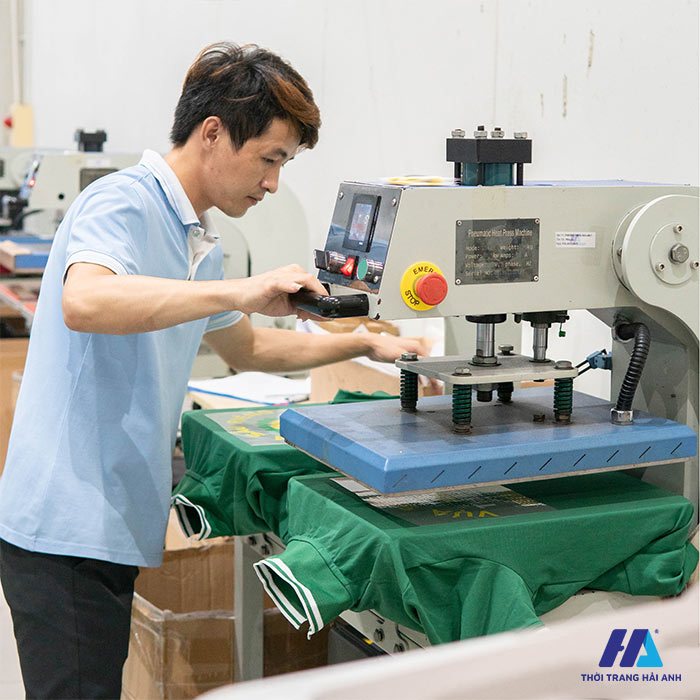 Quy trình in chuyển nhiệt trên áo đồng phục vải polyester