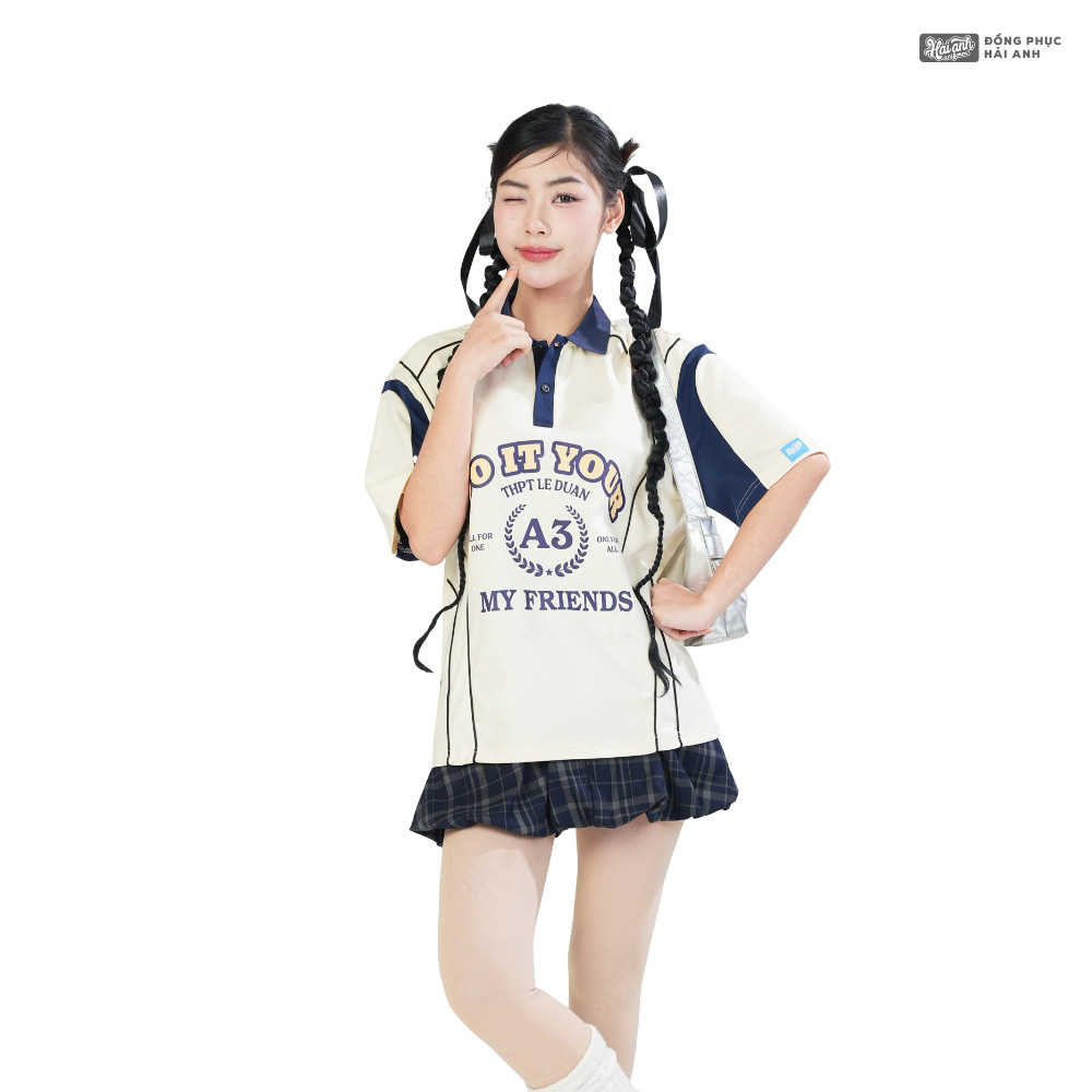 Xưởng may Hải Anh hiện đại, nhân viên đang đóng gói áo lớp để giao hàng.