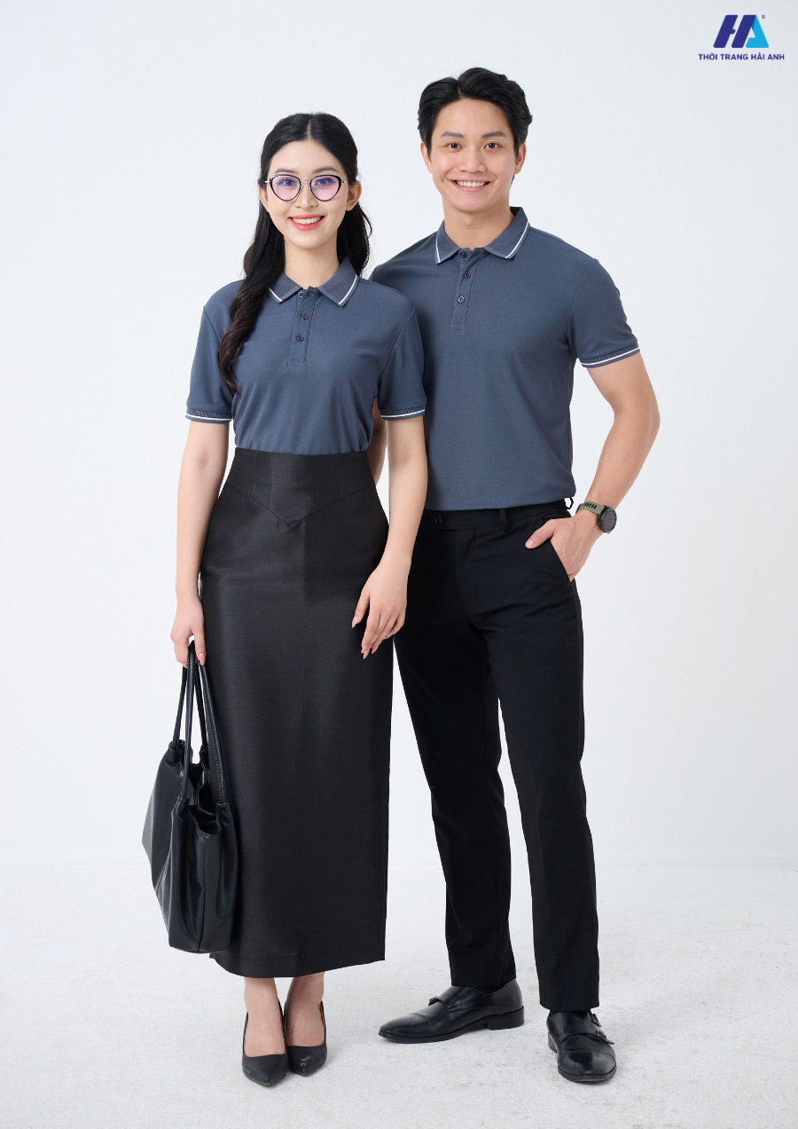 Gợi ý phối đồ với áo thun màu xám đậm đầy chuyên nghiệp, năng động