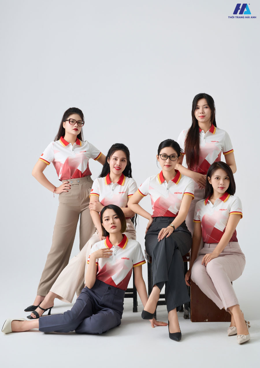 Gợi ý phối đồ đa dạng khi mặc áo polo đồng phục công ty màu trắng đỏ