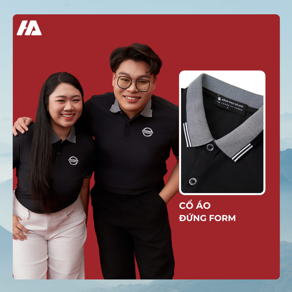 Cổ dệt họa tiết trắng tạo điểm nhấn thanh lịch cho mẫu áo polo đen